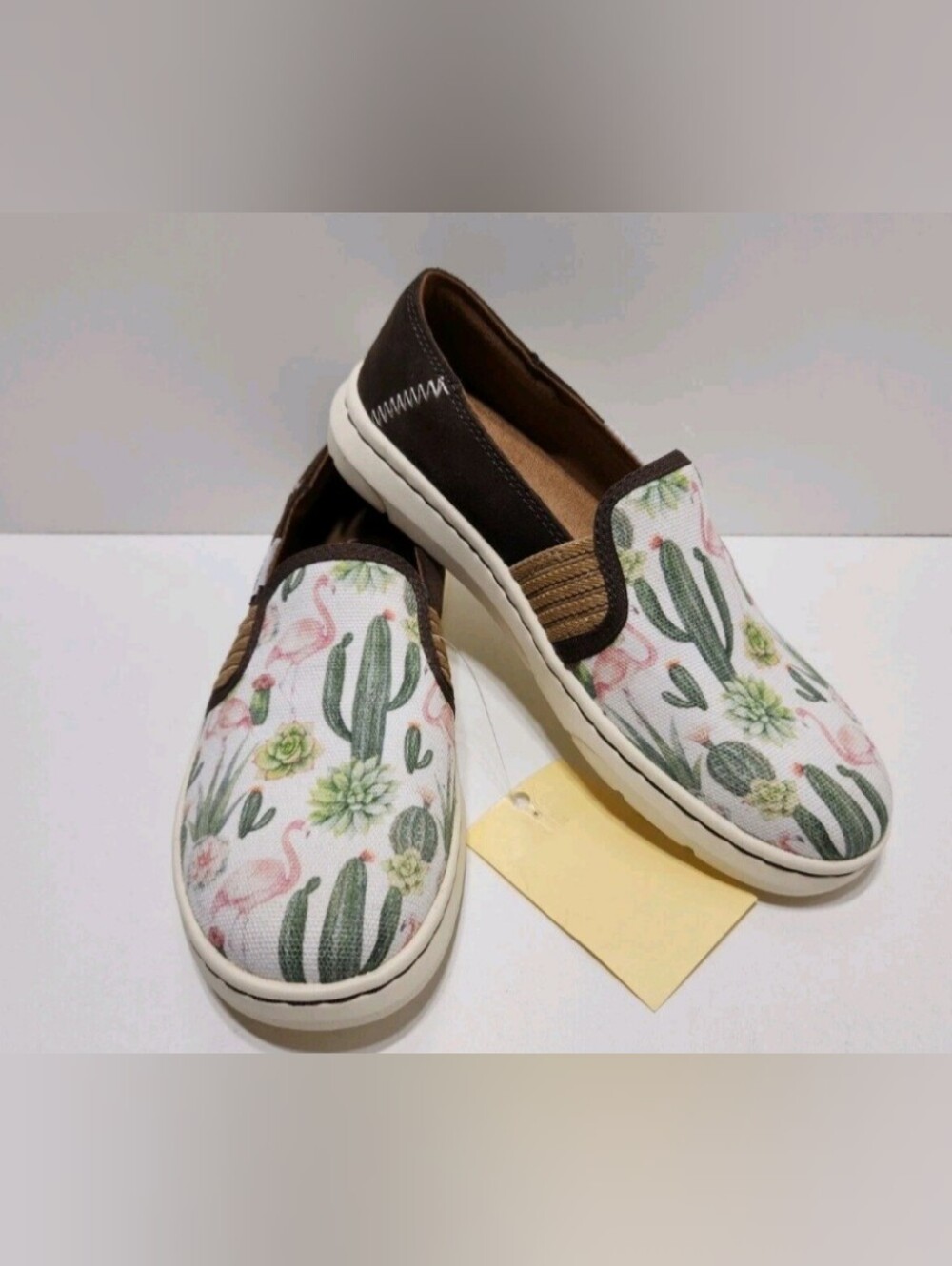 NWT Ariat Ryden Cactus Flamingo Print Slip On Shoes Size 6.5 B